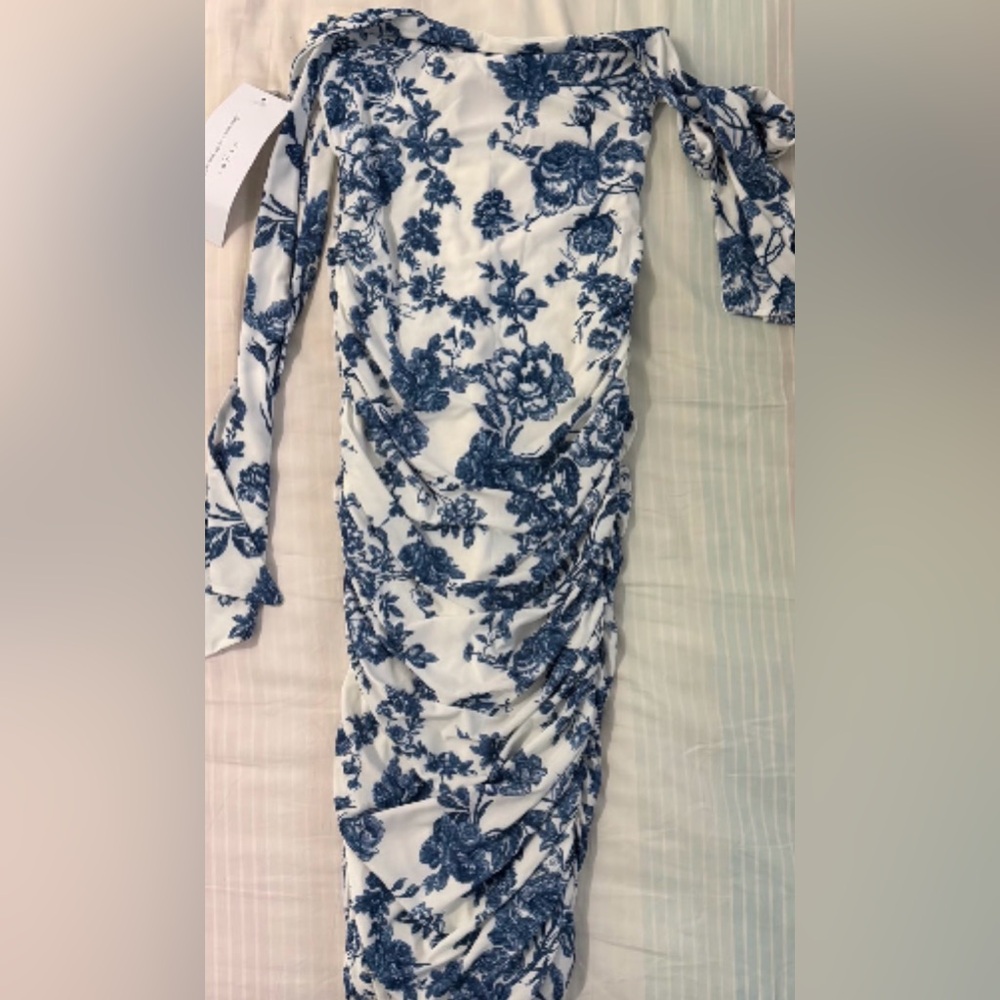 Club L London White with Blue Porcelain Floral Print Bardot Bodycon Midi Dress - Picture 6 of 9